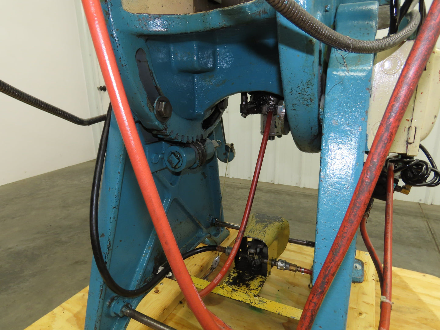 L&J No 2 Mechanical OBI Punch Press 18 Ton 2" Stroke 6" Throat 2Hp 3Ph