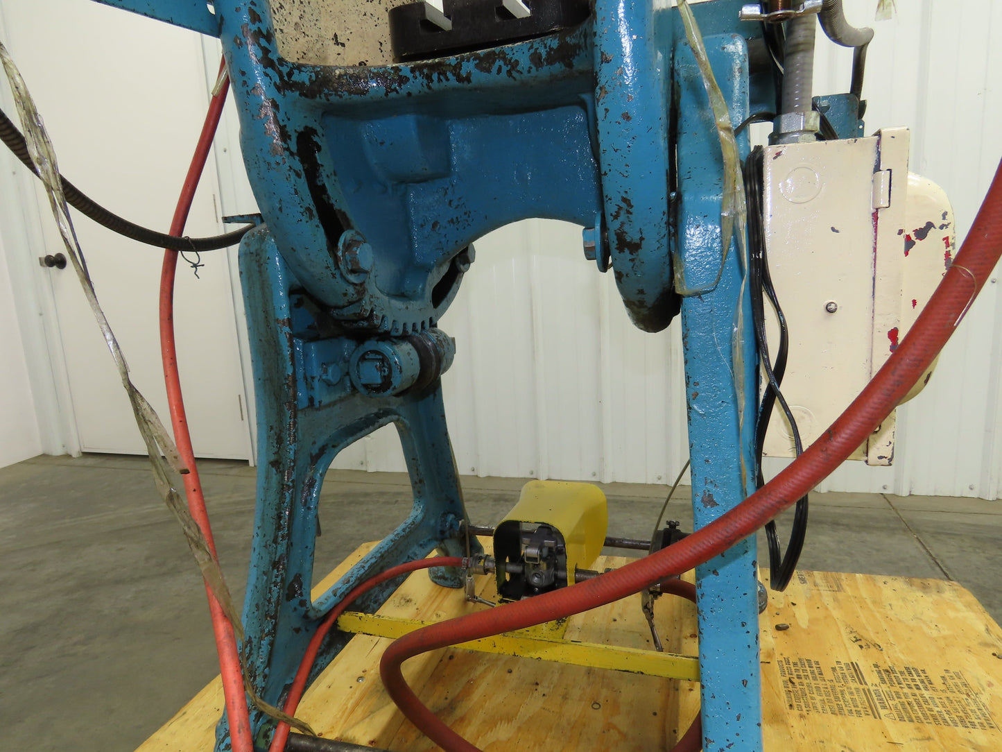 L&J No 2 Mechanical OBI Punch Press 18 Ton 2" Stroke 5-1/2" Throat 1.5Hp 3Ph