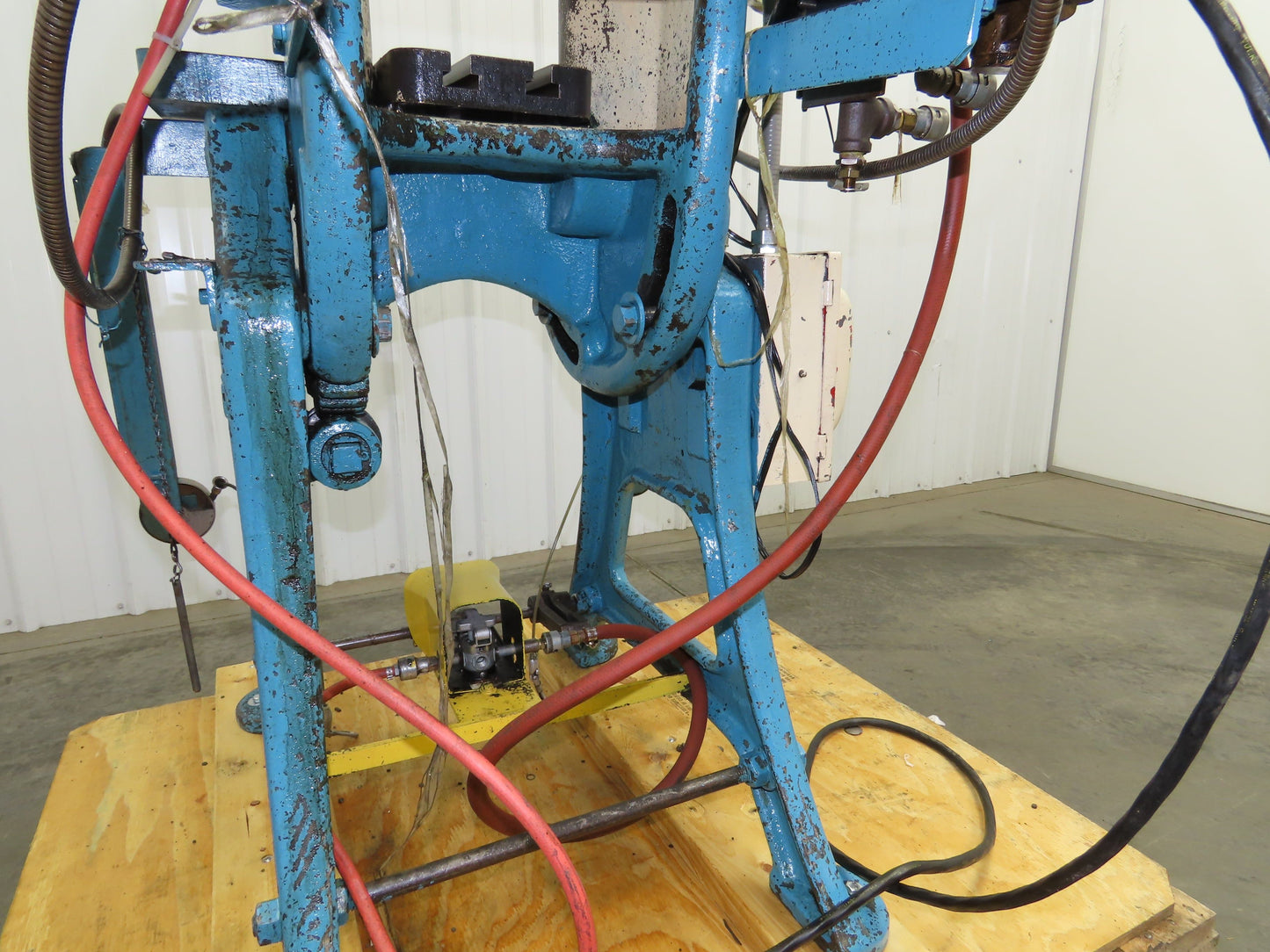 L&J No 2 Mechanical OBI Punch Press 18 Ton 2" Stroke 5-1/2" Throat 1.5Hp 3Ph