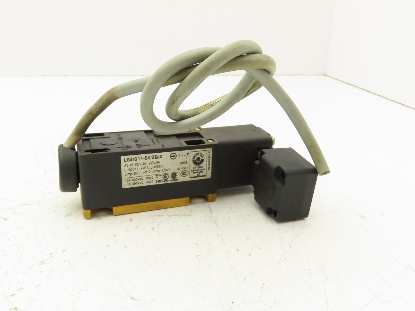 Eaton LS4/S11-S/I/ZB/X Safety Position Switch Snap Action Interlock 1NO 1NC