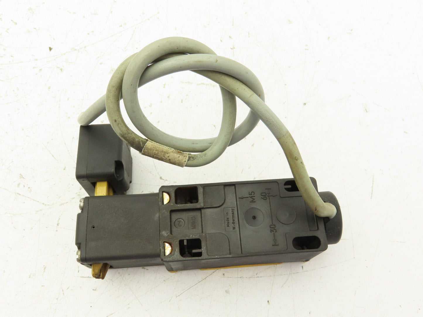 Eaton LS4/S11-S/I/ZB/X Safety Position Switch Snap Action Interlock 1NO 1NC