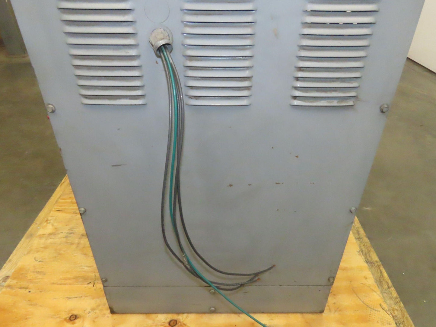 Hobart 3R12-680 Forklift Battery Charger 24V 551-680AH 230/460V 3Ph