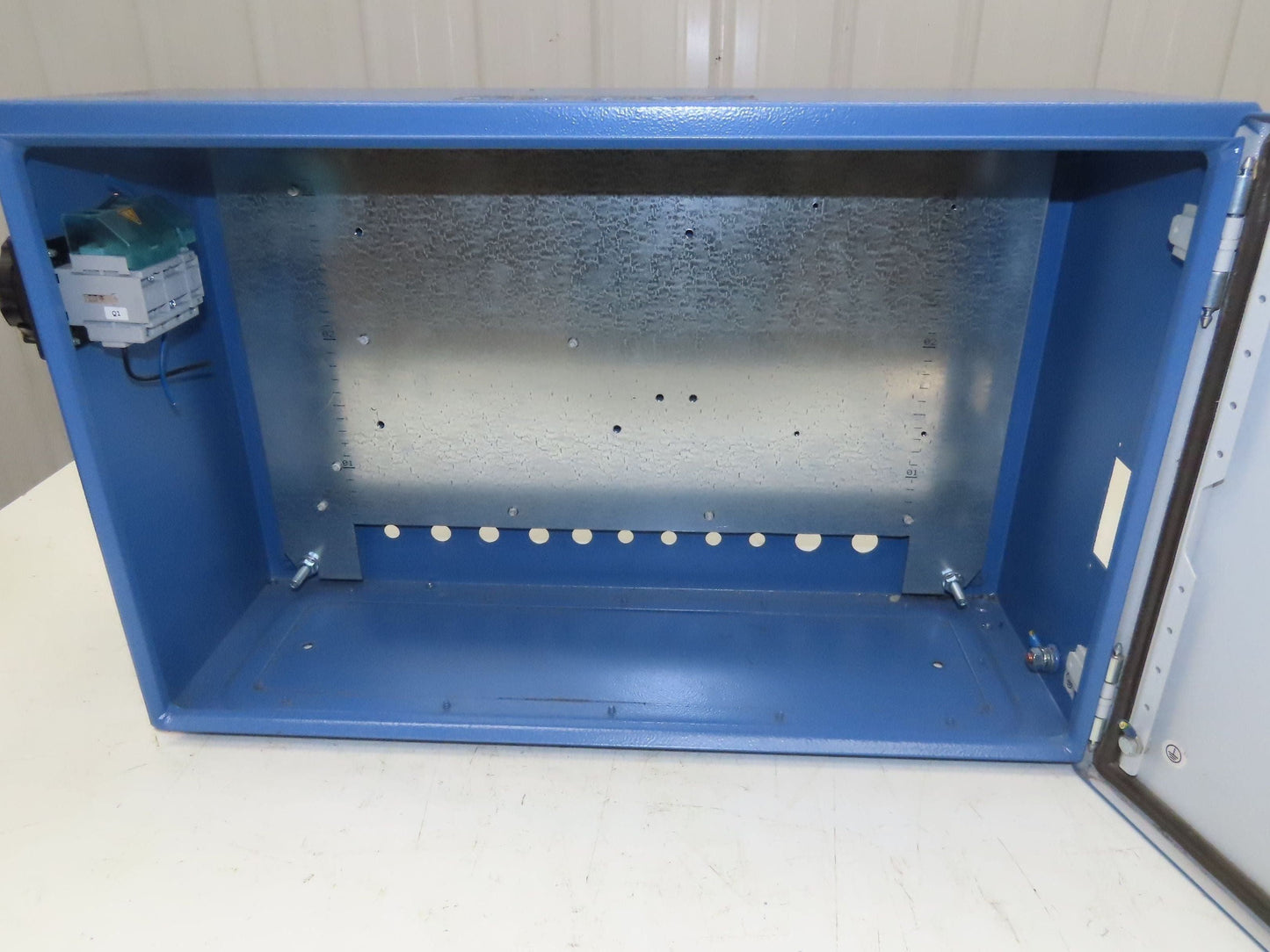 Rittal AE-1039500 Electrical Enclosure 380x600x200mm Wall Mount 14x24x8" NEMA 12