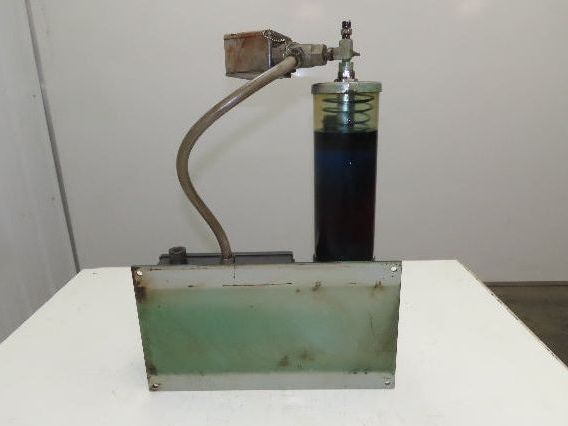 Lincoln 83668 Centro-Matic Pneumatic 20:1 Grease Pump Lubricator 4Lb Reservoir