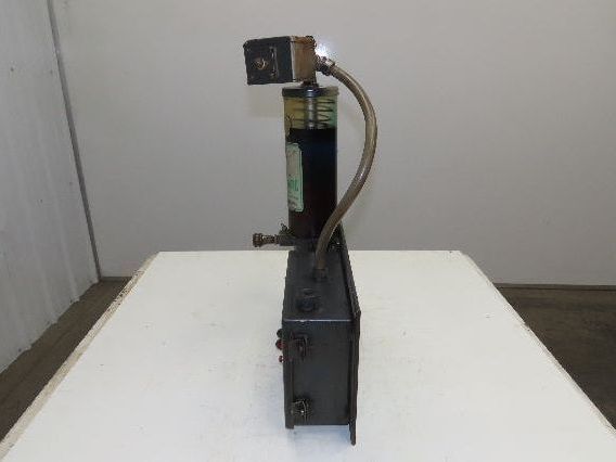 Lincoln 83668 Centro-Matic Pneumatic 20:1 Grease Pump Lubricator 4Lb Reservoir
