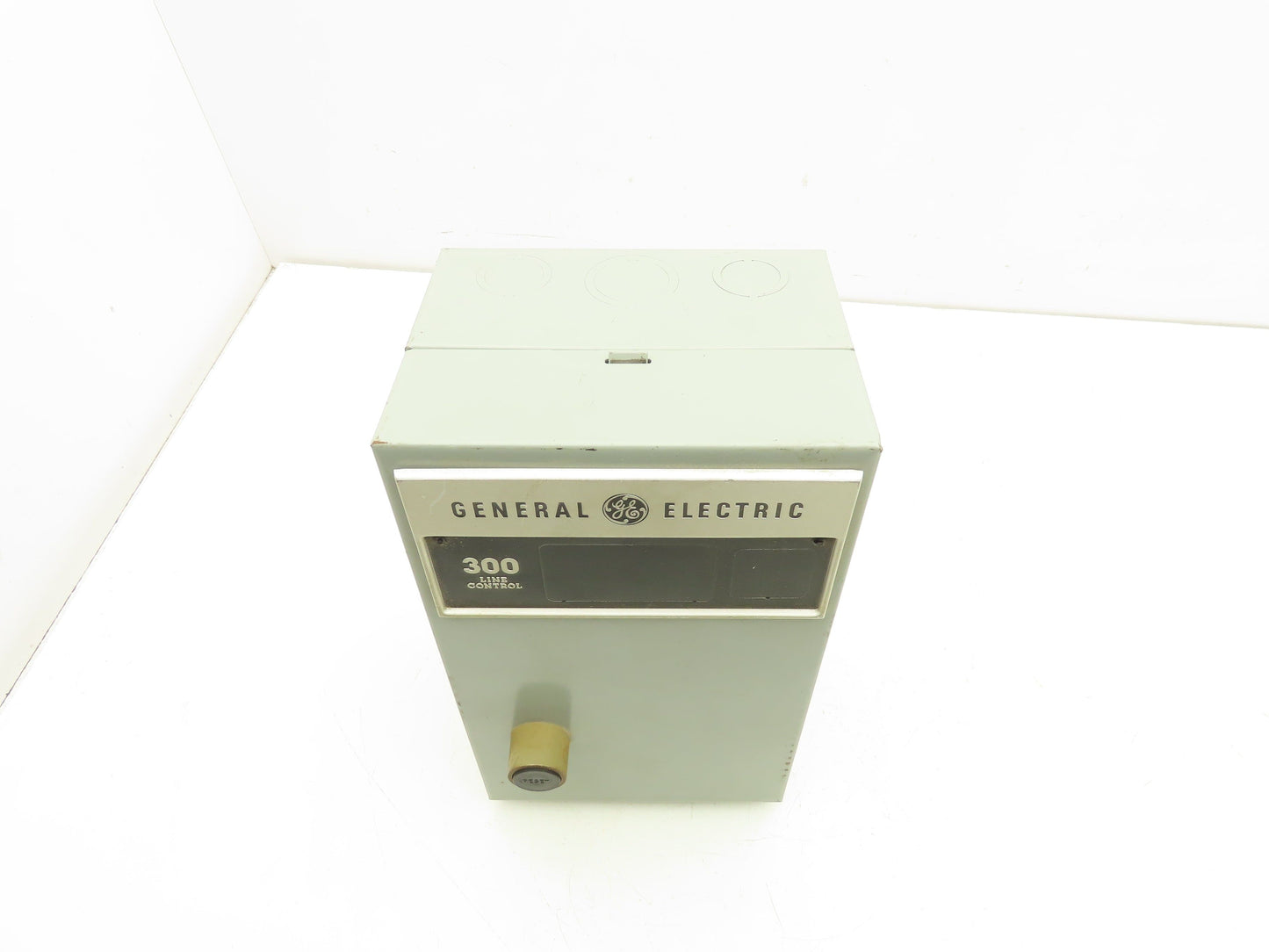 GE CR306A1 Magnetic Motor Starter 600V NEMA 00 Enclosure 3 Pole 9 Amp 120V Coil