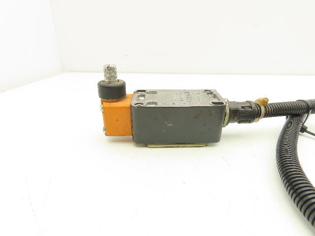 Siemens 3SE3 120-1G-Z Position Limit Switch Roller Lever 230V 6A Lot Of 4