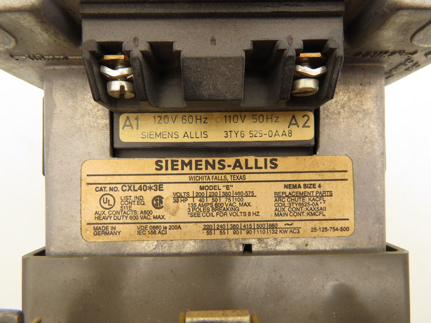 Siemens-Allis CXL40*3E Contactor 135A 600V 3 Pole 120V Coil Model E