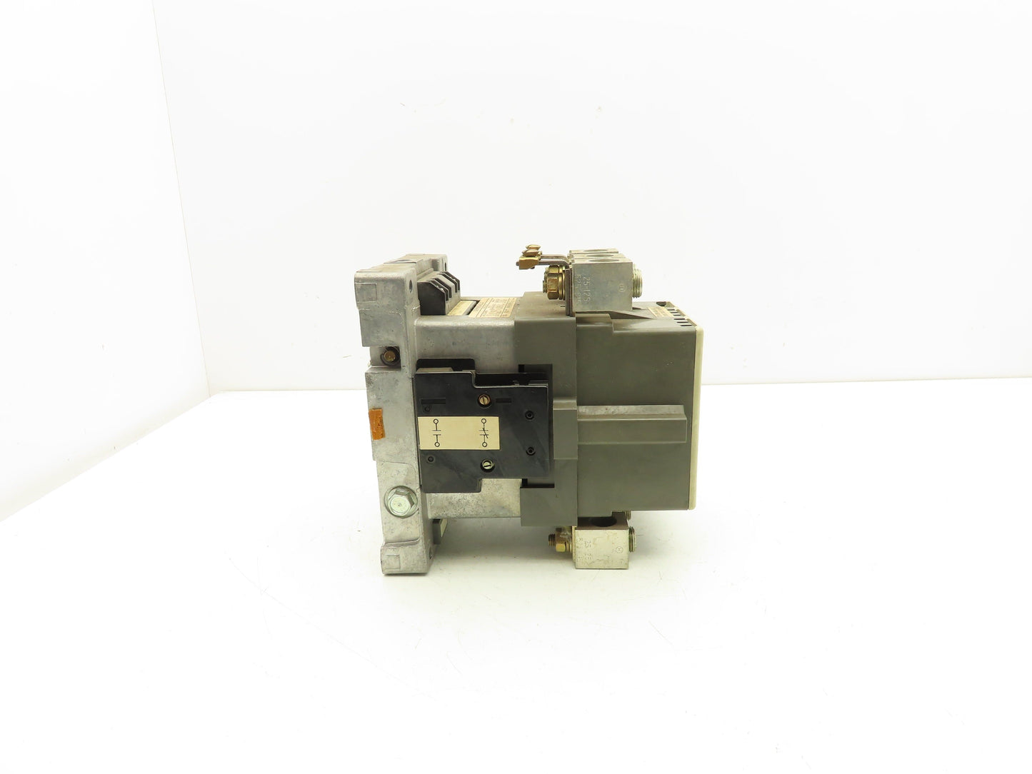 Siemens-Allis CXL40*3E Contactor 135A 600V 3 Pole 120V Coil Model E