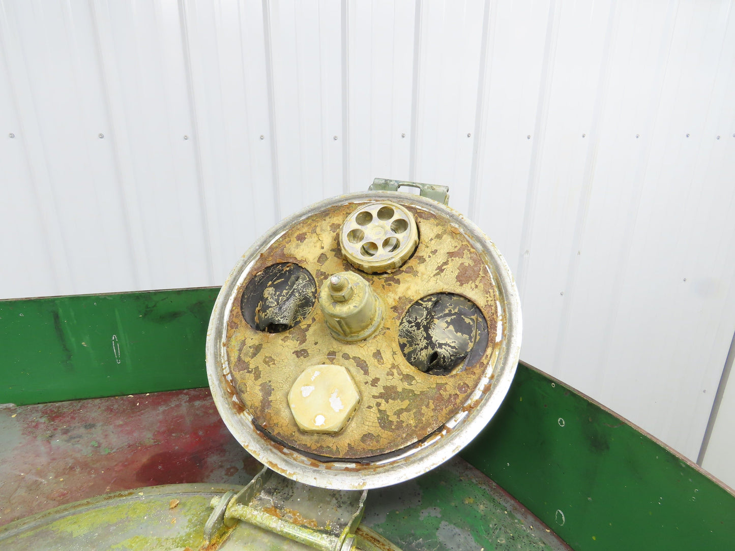 Fabricated Metals Liqua-Bin Round Liquid Storage Tank 330 Gal Steel IBC Tote
