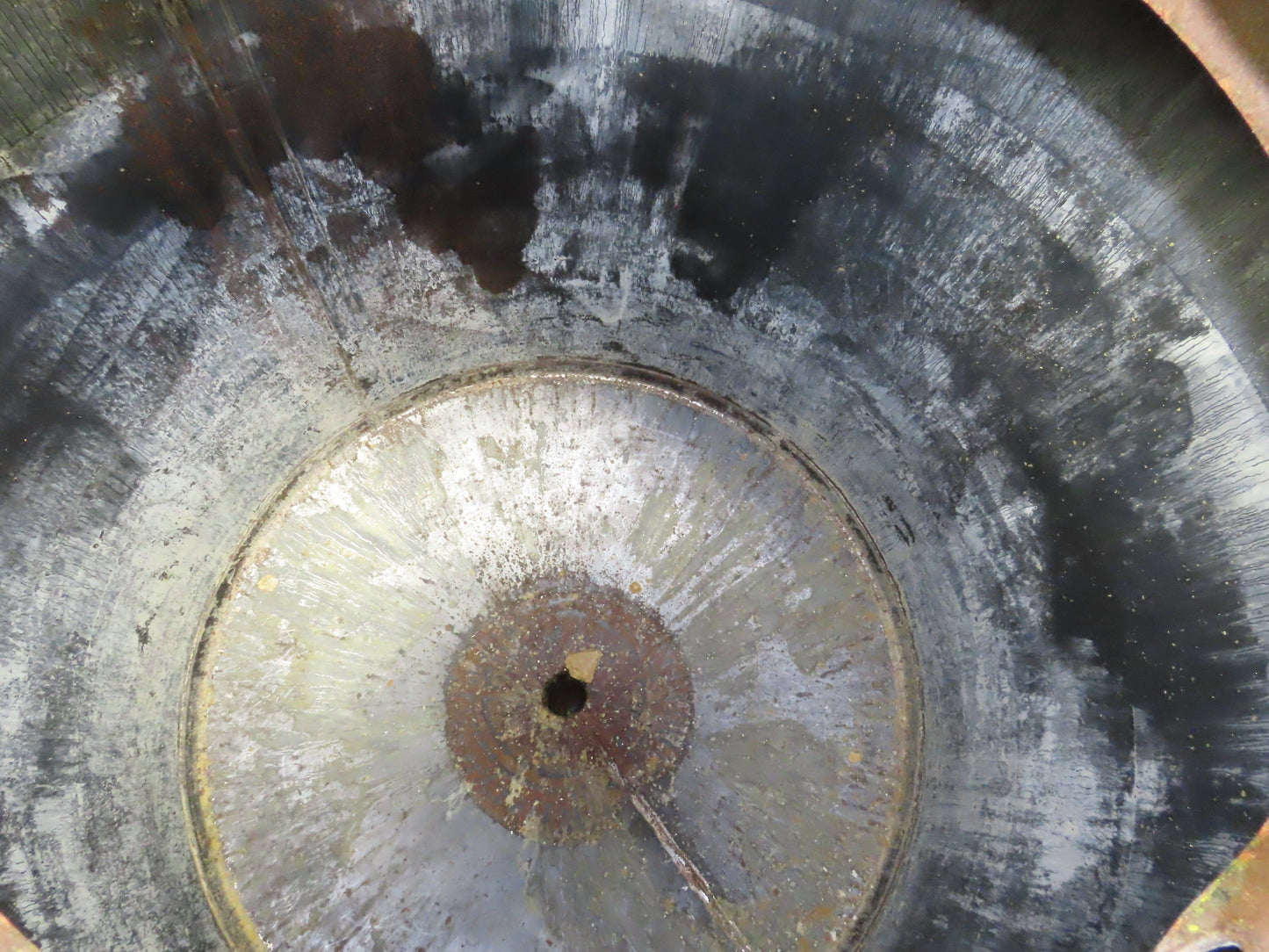 Fabricated Metals Liqua-Bin Round Liquid Storage Tank 330 Gal Steel IBC Tote