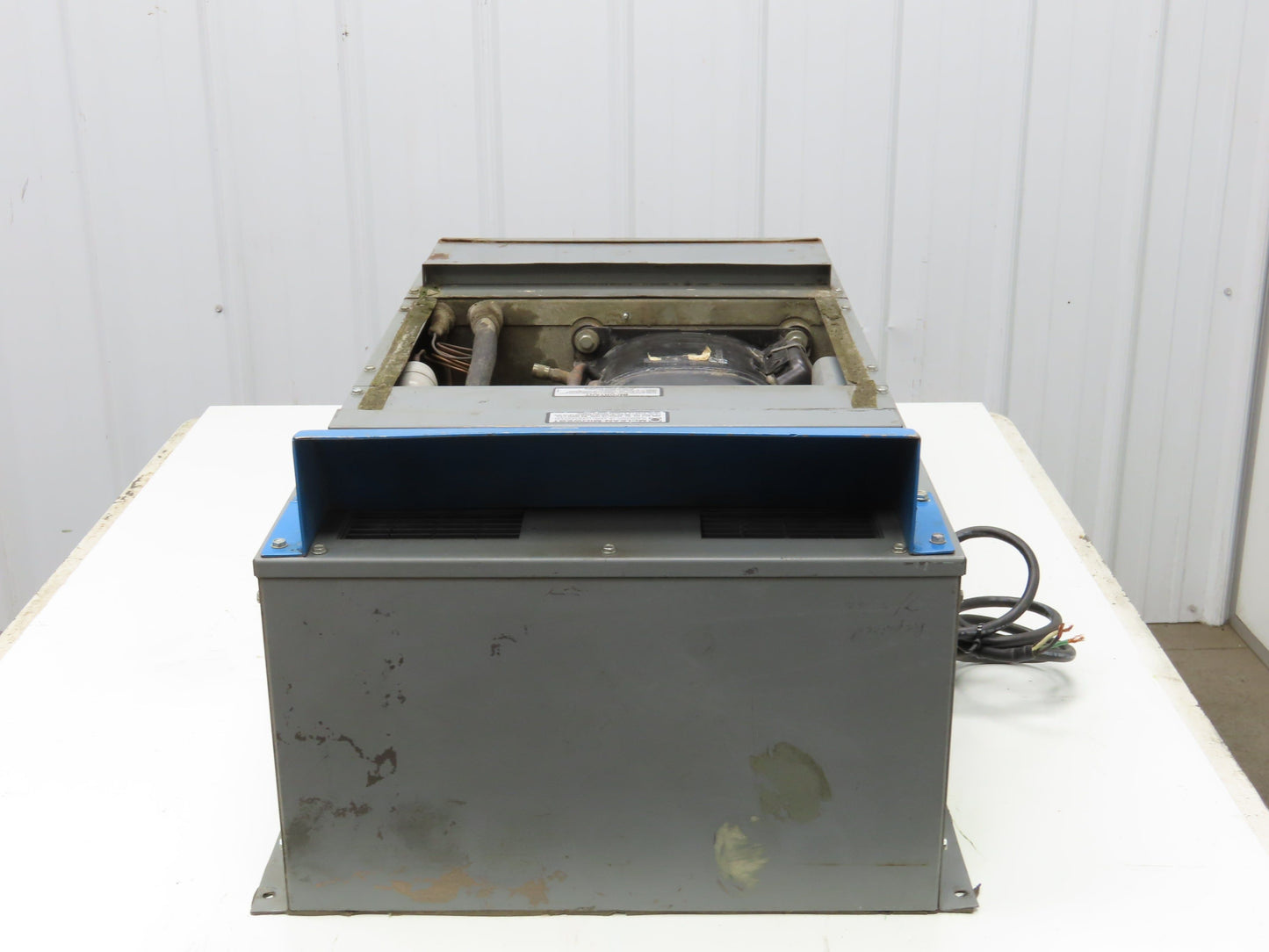 Mclean Midwest 36-0416-104 Electrical Enclosure Air Conditioner 4000 BTU 115V