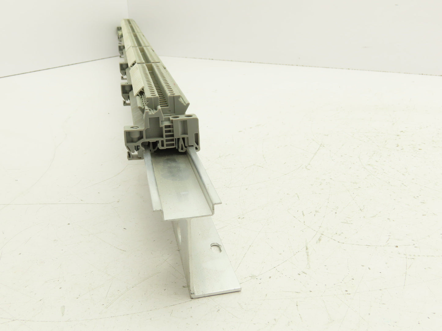 Phoenix Contact UK 2.5 B Terminal Block DIN Rail 1 Meter Lot of 130+