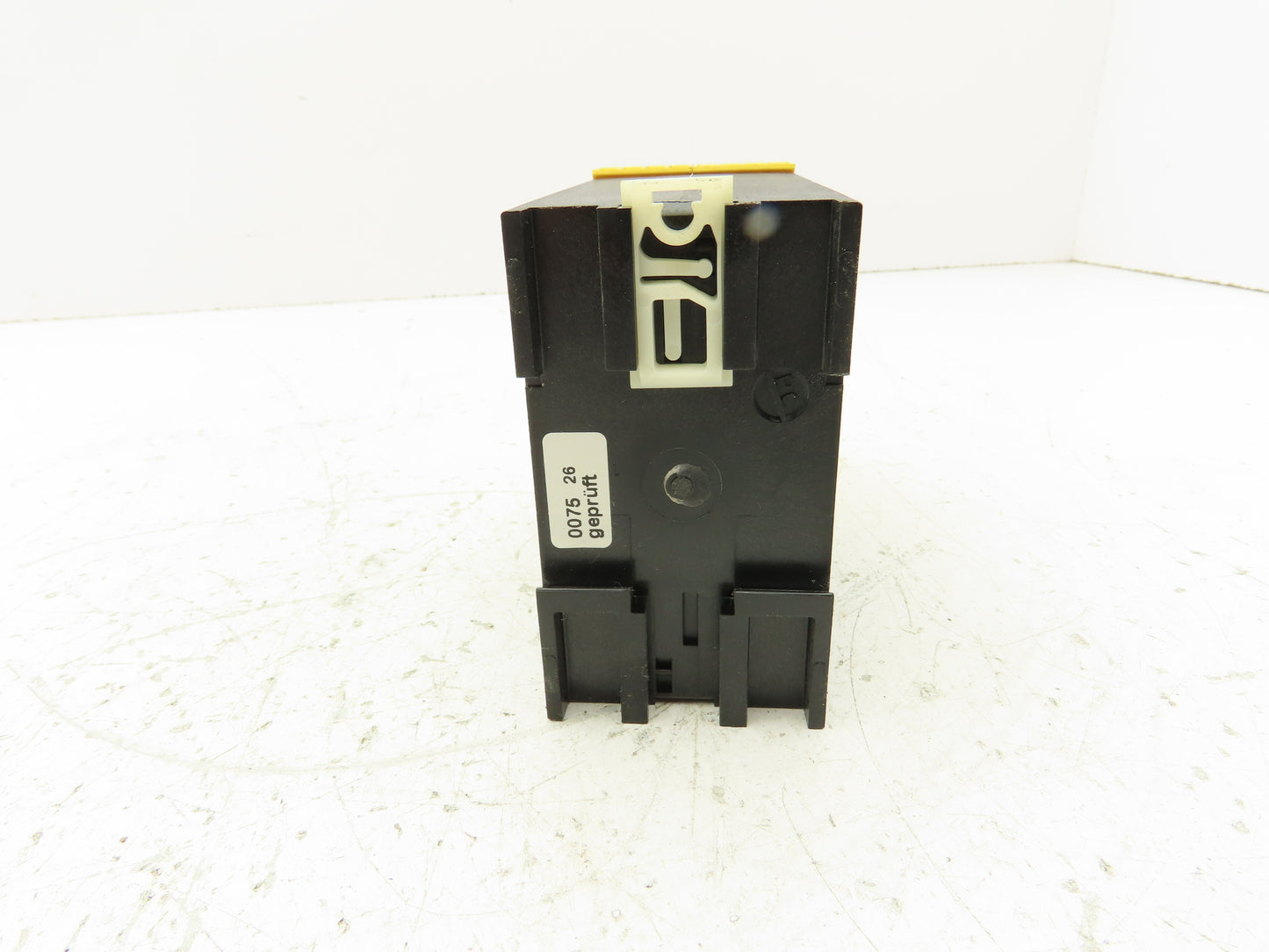 Cedes SafeC M2S Safety Relay 230VAC 3A 24VDC 100mA 103 106 IP40