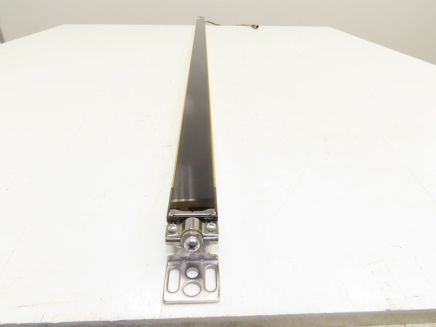 Omron Sti F3SJ-A1220P30-L Safety Light Curtain Emitter 1220mm Type 4