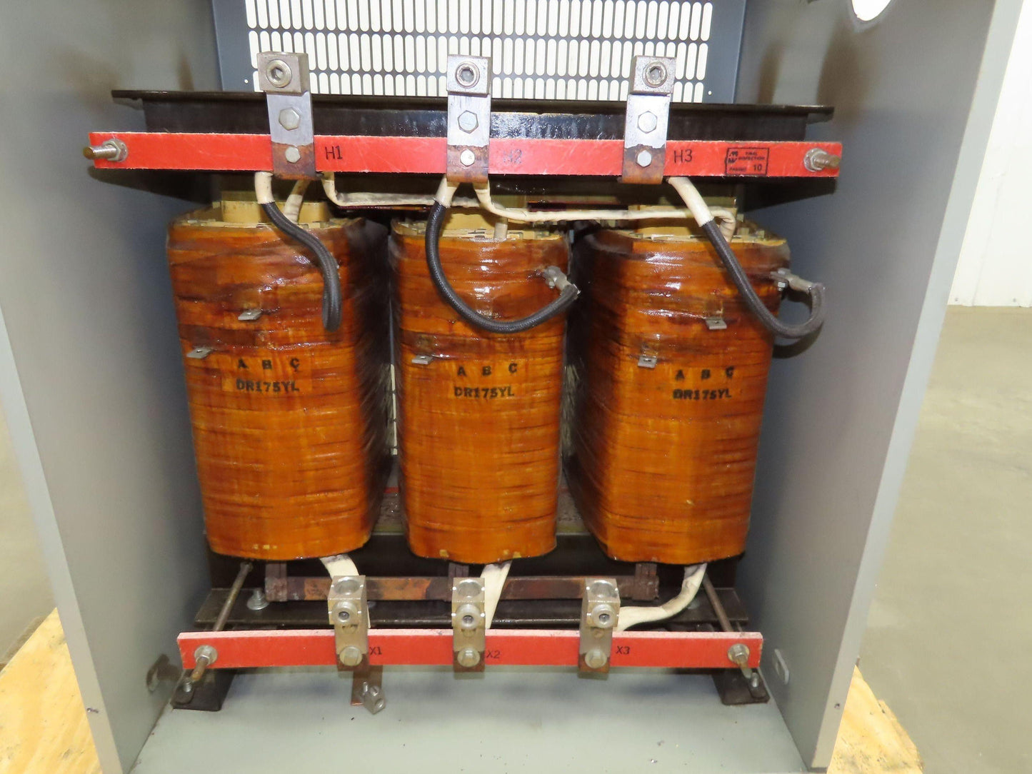 Hammond DR175YL Industrial Electric Power Transformer 175kva HV 480D LV 325Y 3Ph