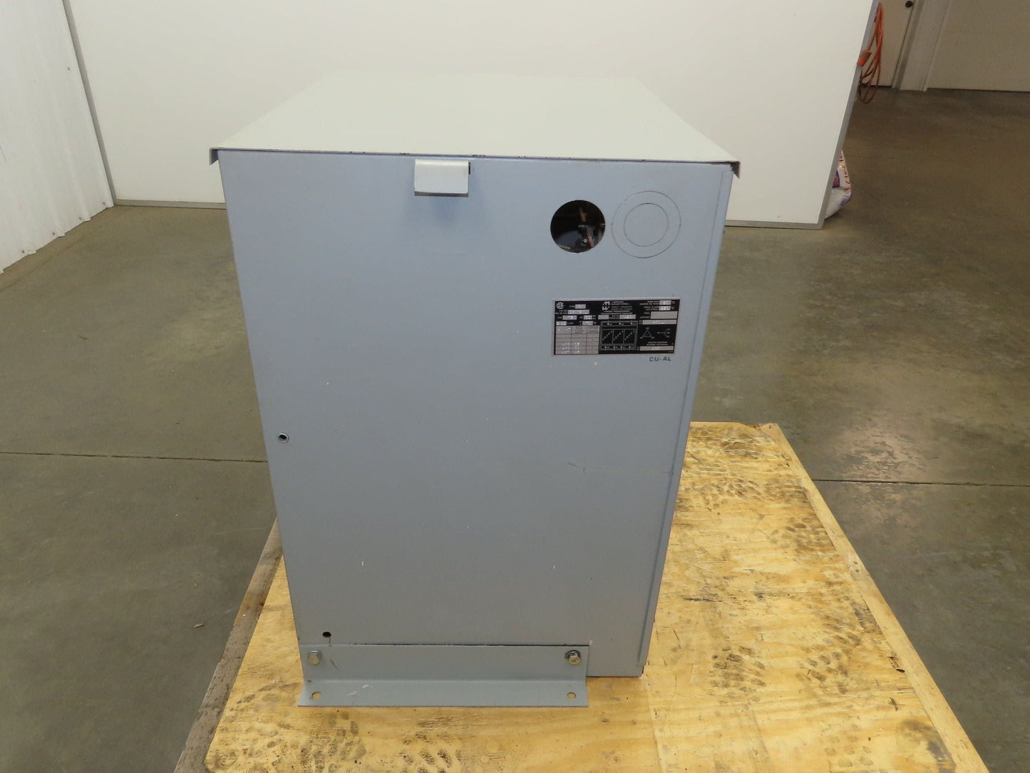 Hammond DR175YL Industrial Electric Power Transformer 175kva HV 480D LV 325Y 3Ph
