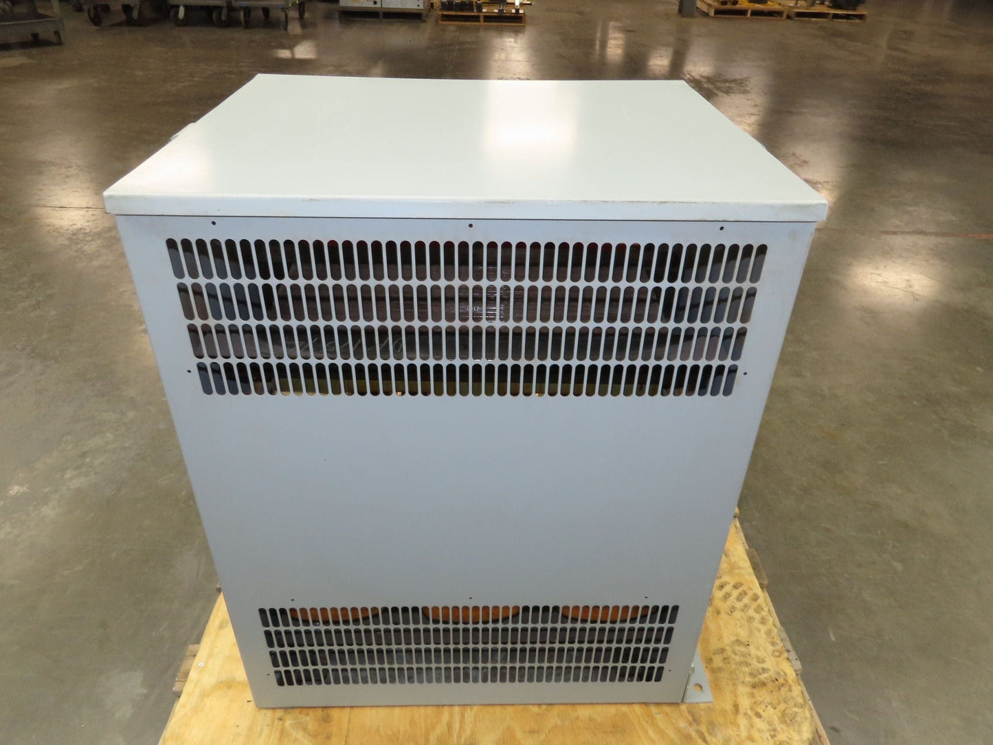 Hammond DR175YL Industrial Electric Power Transformer 175kva HV 480D LV 325Y 3Ph
