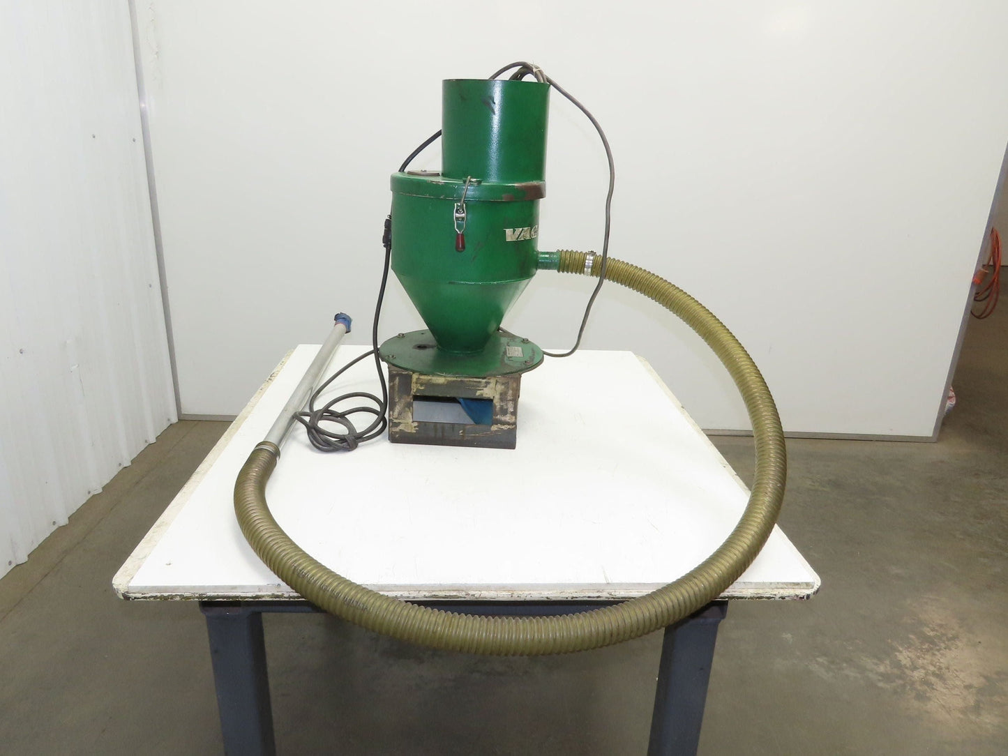 Vac-U-Max Dry Bulk Hopper 12" Receiver with Vacuum Wand 1.5" Suction Feeder 115V