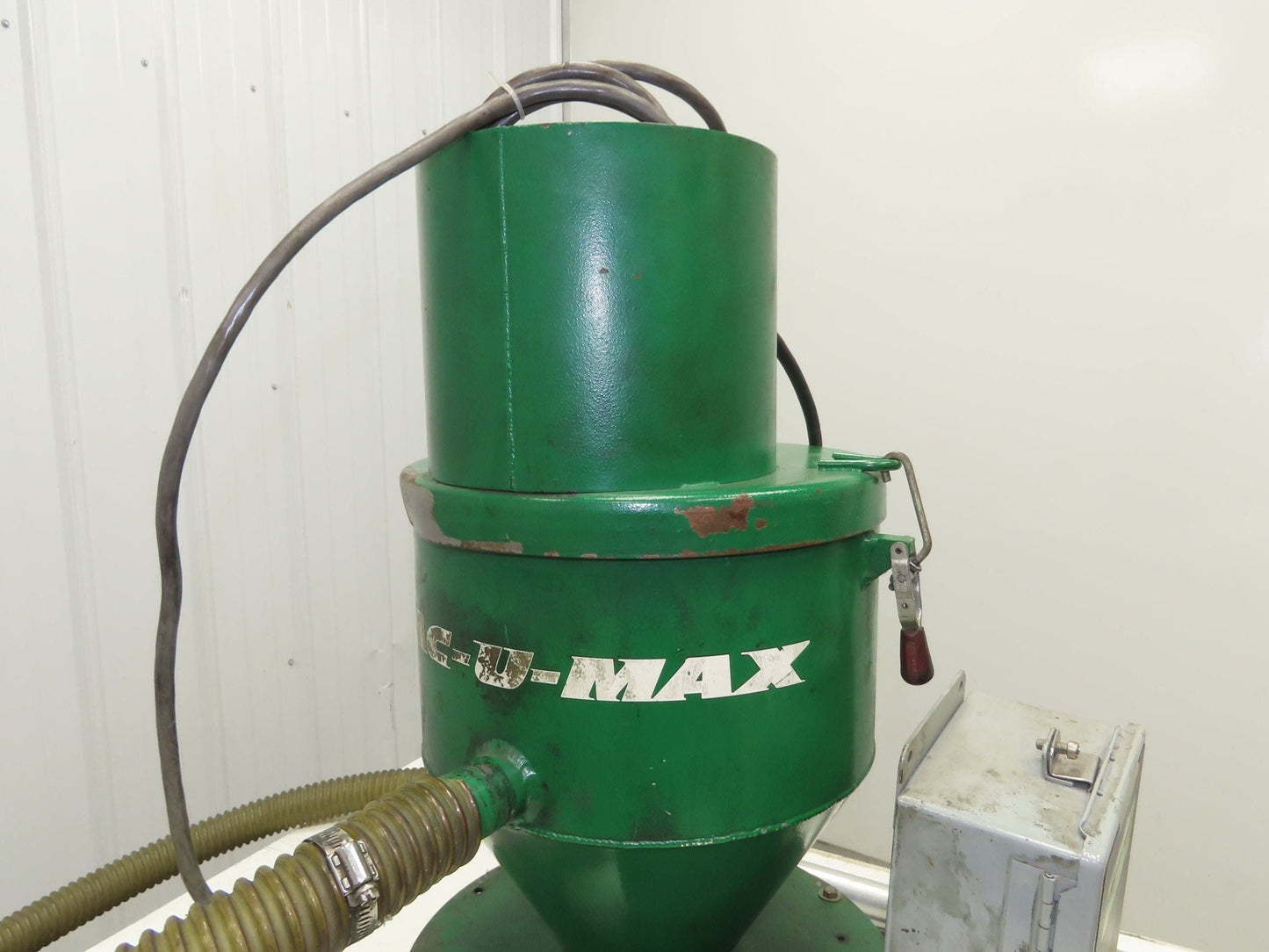 Vac-U-Max Dry Bulk Hopper 12" Receiver with Vacuum Wand 1.5" Suction Feeder 115V