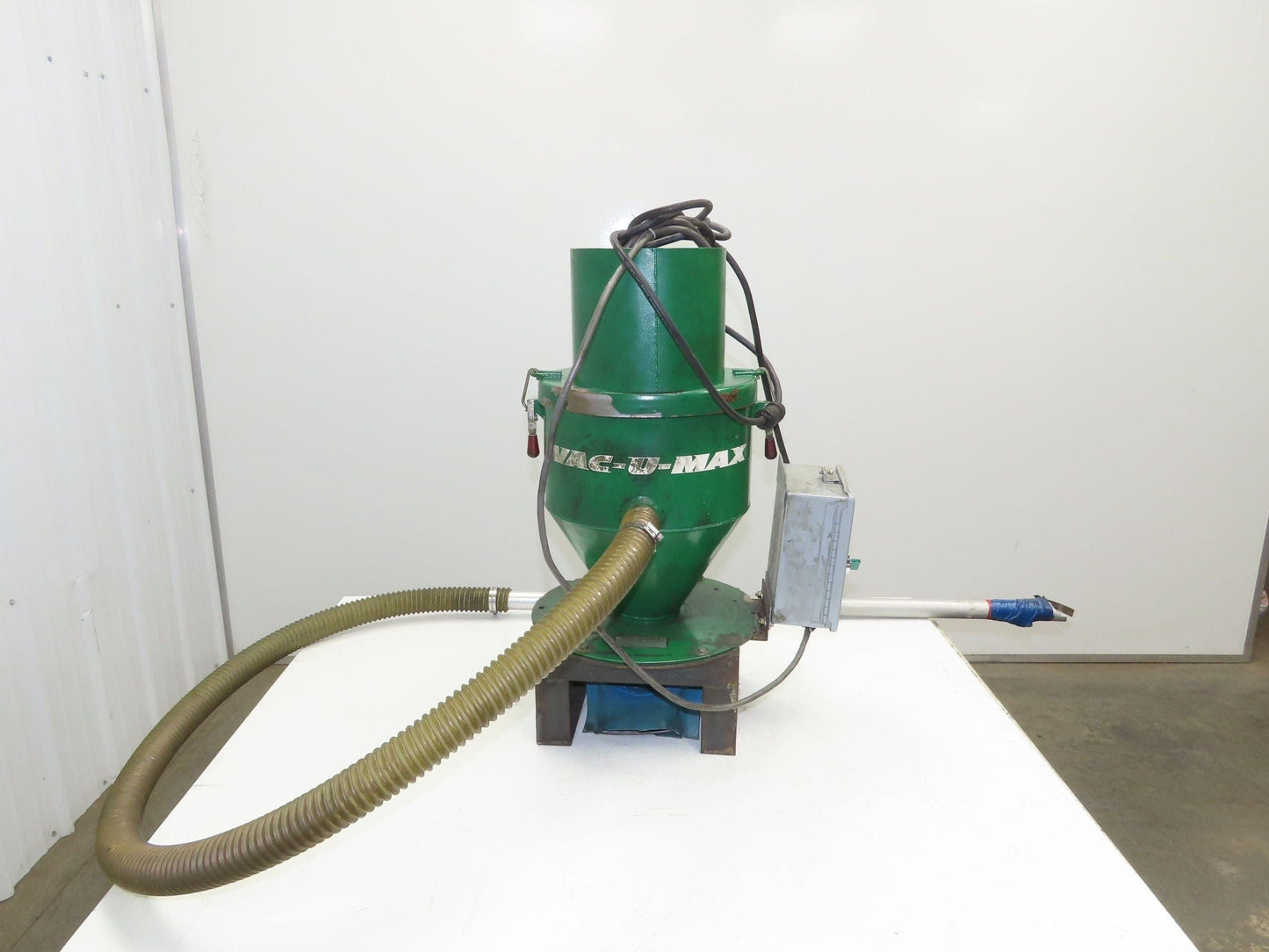 Vac-U-Max Dry Bulk Hopper 12" Receiver with Vacuum Wand 1.5" Suction Feeder 115V