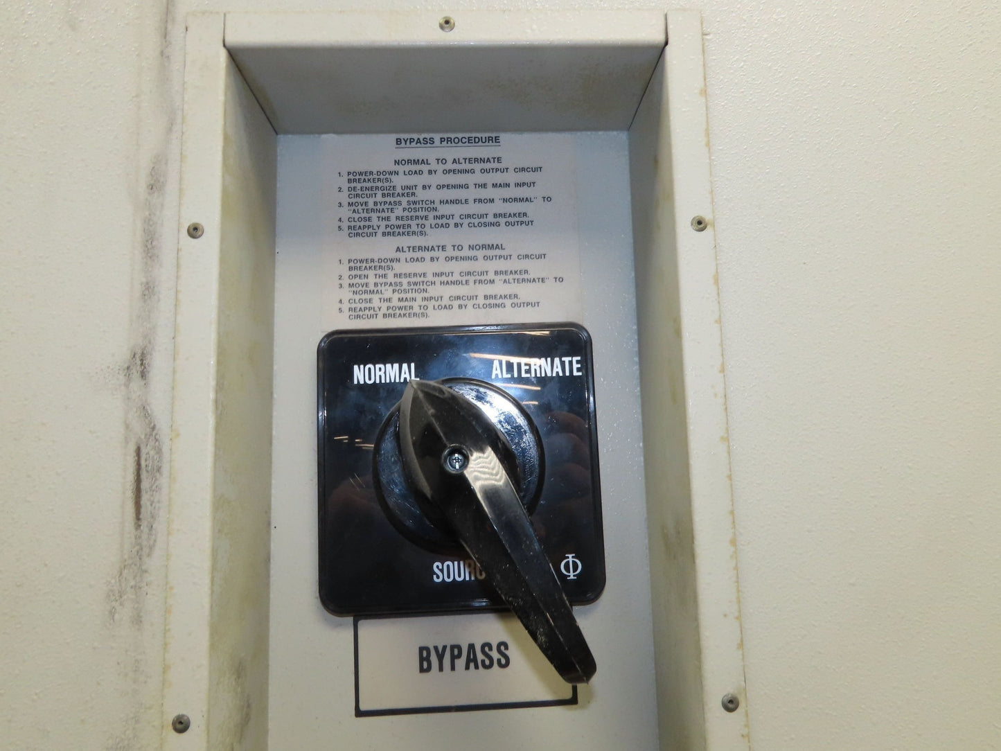 Emerson CAA050C Liebert Datawave Magnetic Synthesizer 50kva HV 480 LV 208Y/120