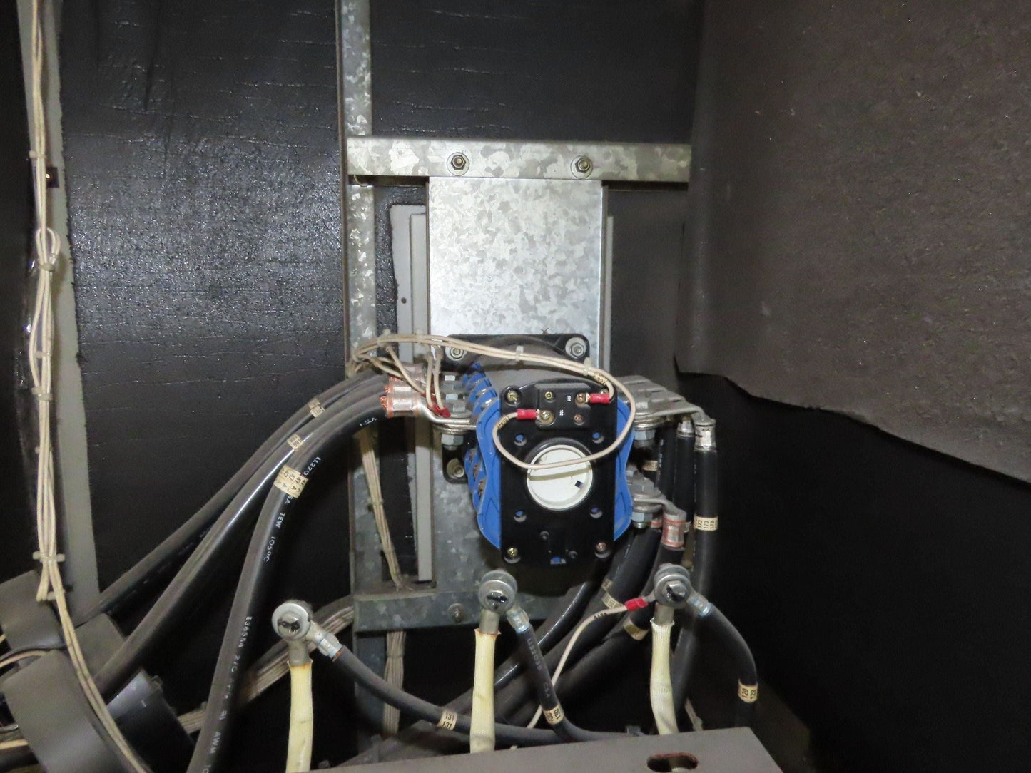 Emerson CAA050C Liebert Datawave Magnetic Synthesizer 50kva HV 480 LV 208Y/120