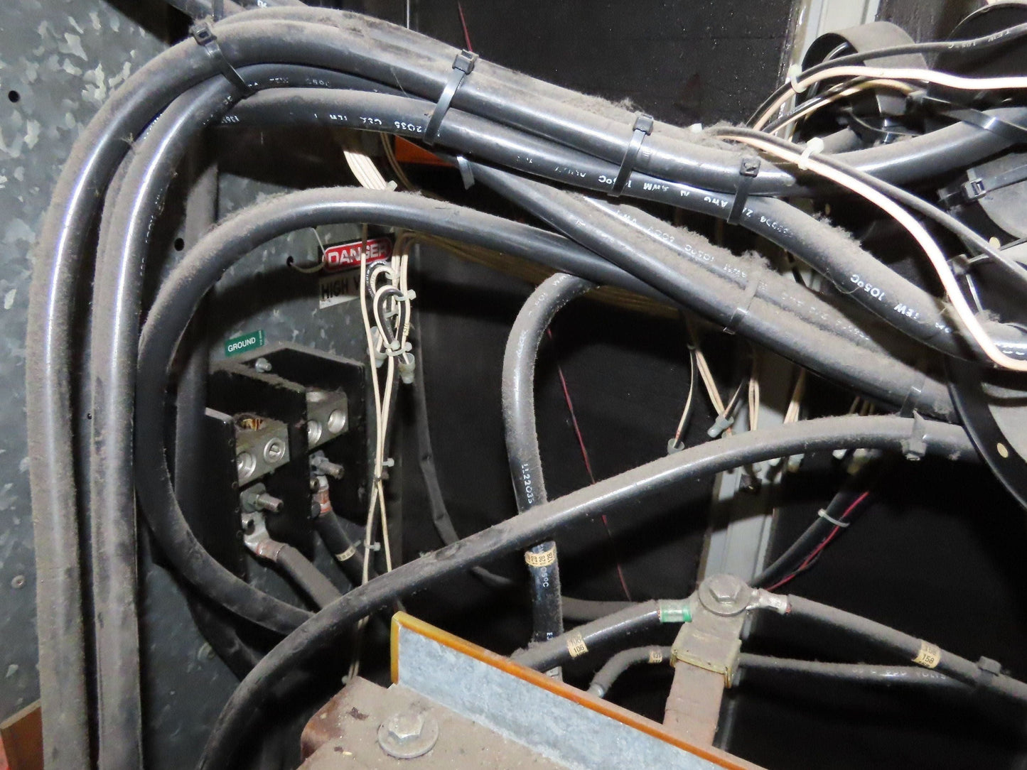 Emerson CAA050C Liebert Datawave Magnetic Synthesizer 50kva HV 480 LV 208Y/120