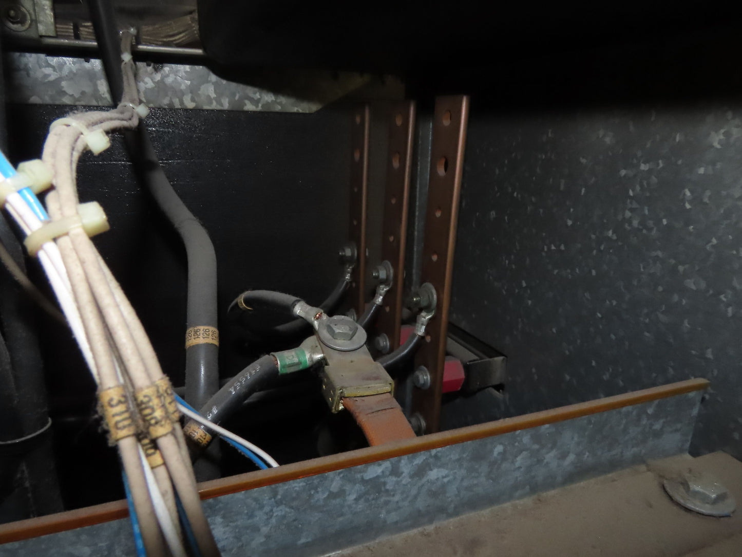 Emerson CAA050C Liebert Datawave Magnetic Synthesizer 50kva HV 480 LV 208Y/120