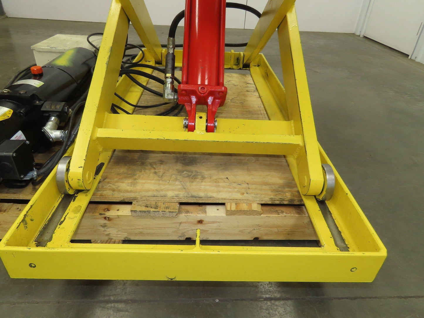 1000LB Scissor Lift Table 64" Travel 38x60" Gravity Roller Conveyor Top 3Ph
