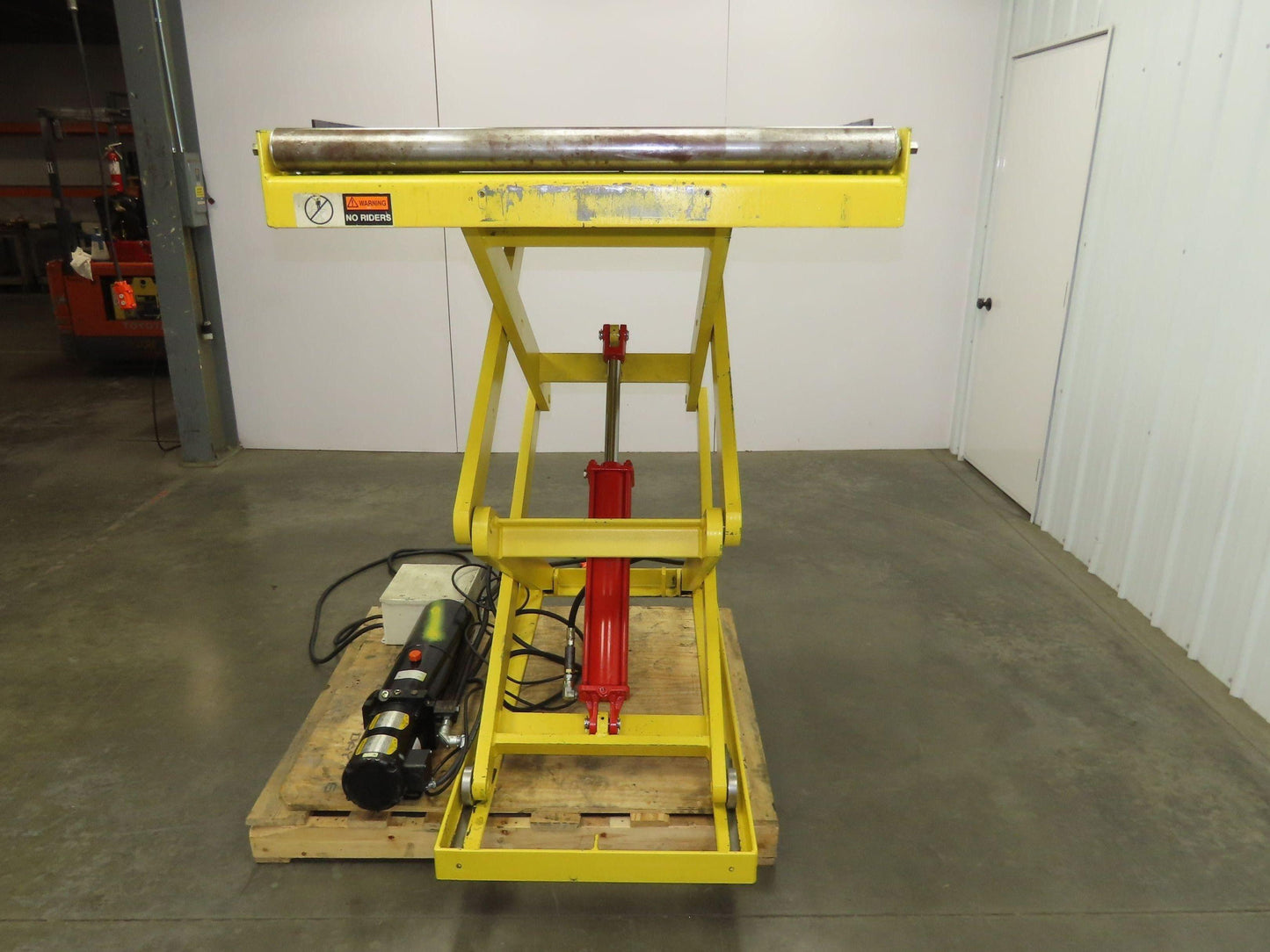 1000LB Scissor Lift Table 64" Travel 38x60" Gravity Roller Conveyor Top 3Ph