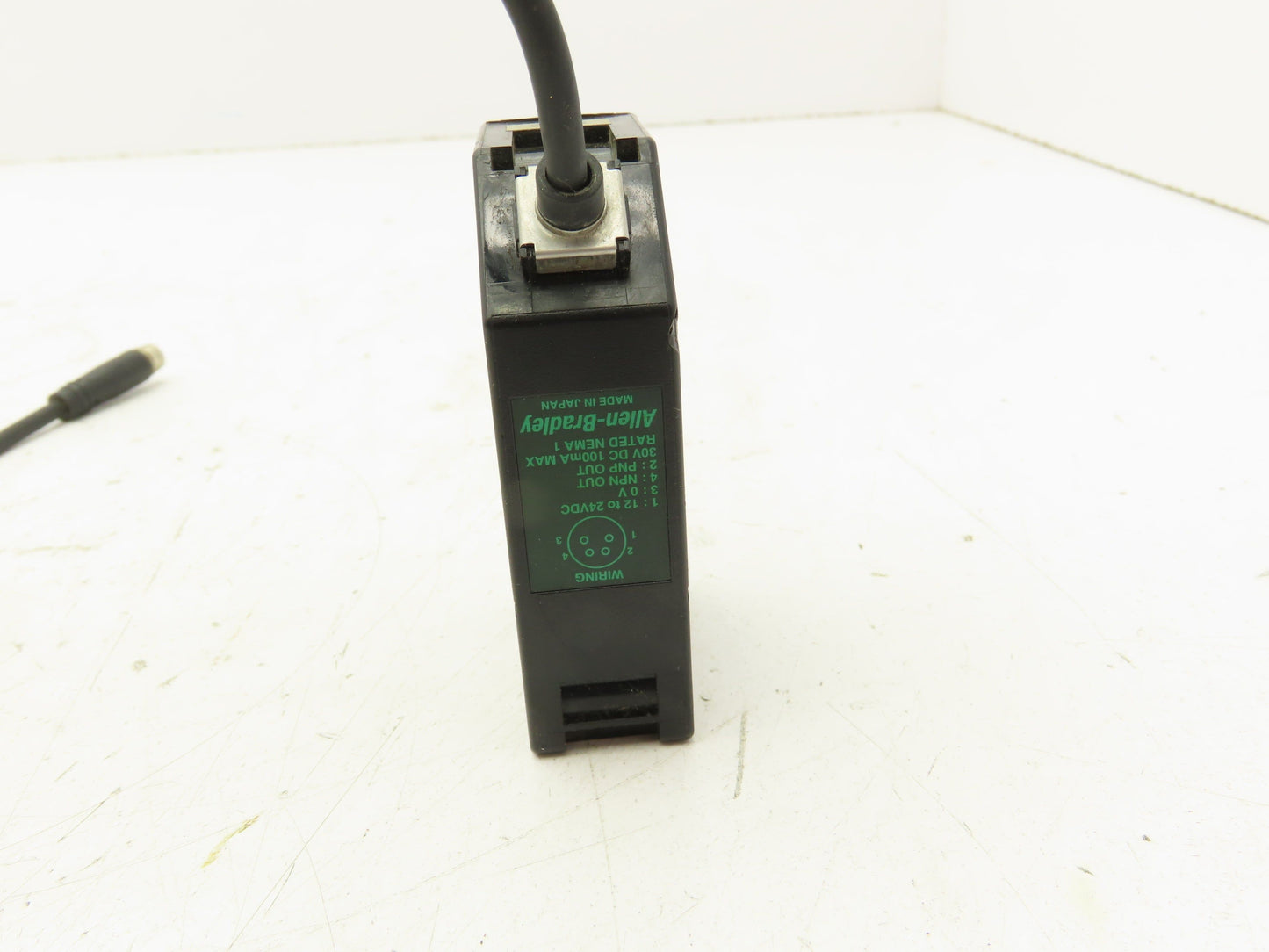 Allen Bradley 42BT-B2LBSL-Y4 Photoelectric Proximity Sensor Photoeye Ser A