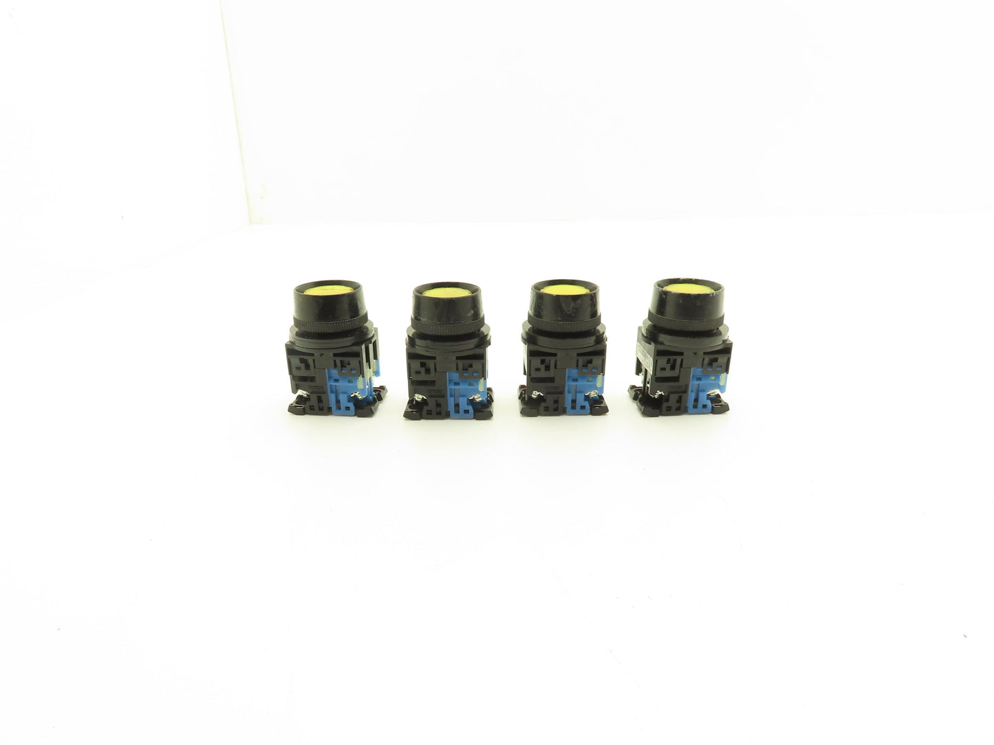 Fuji Electric Yellow Illuminated Push Button 30mm 600V 10A 30v Bulb Lot of 4