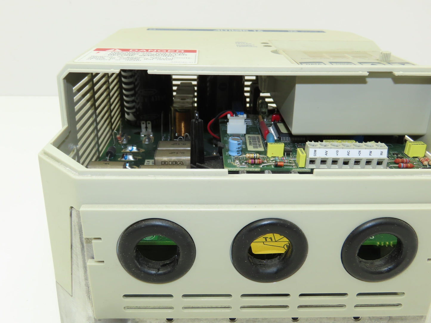 ATV16U29N4 Altivar 16 VFD 1/3PH In 3PH 7.1A Out 2HP 208/240VAC 0.1-200Hz *COVER*