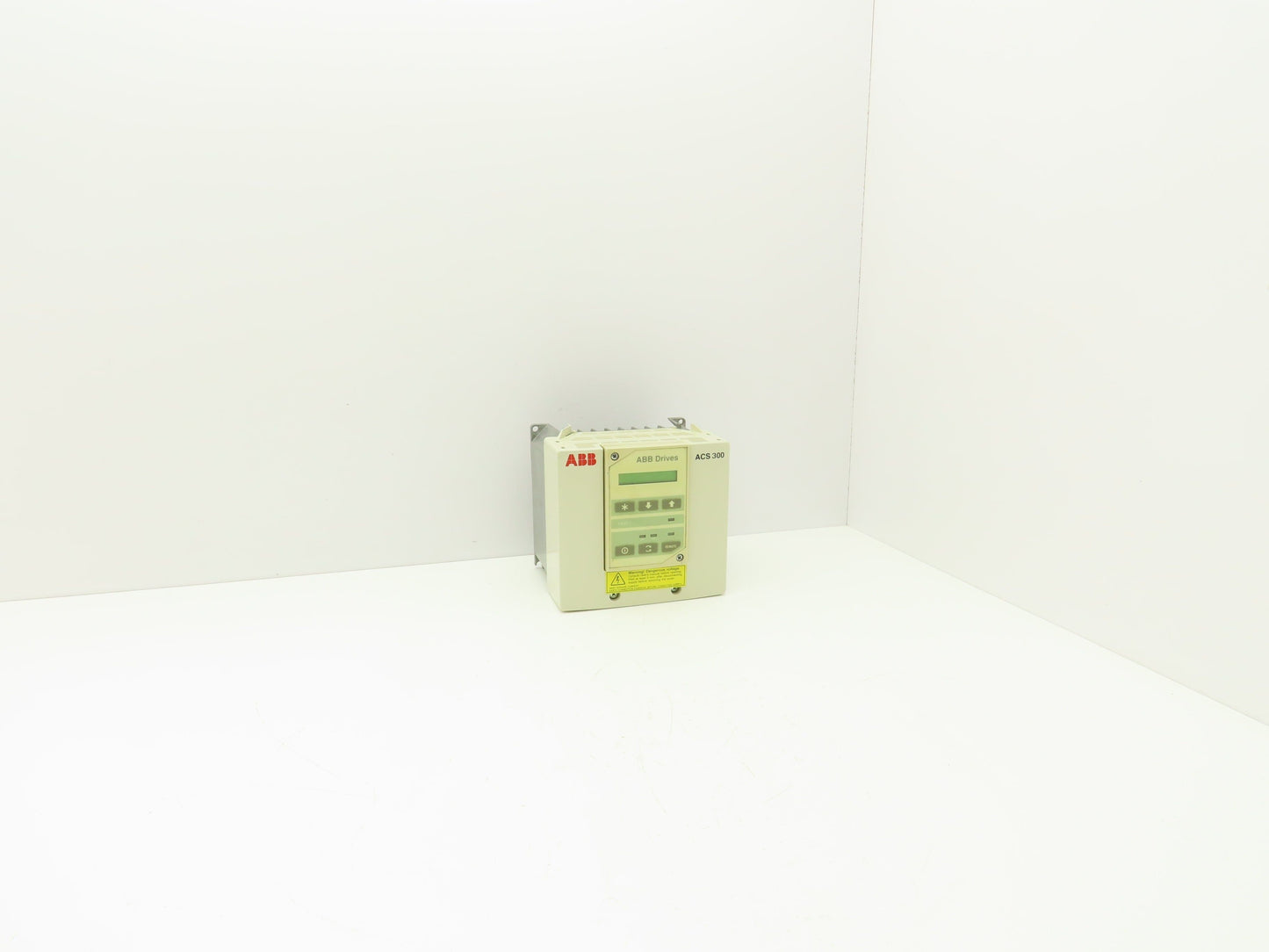 ABB ACS300 ACS311-1P1-1 Inverter Drive 1PH Input 3PH Output 3.0A 0-500Hz