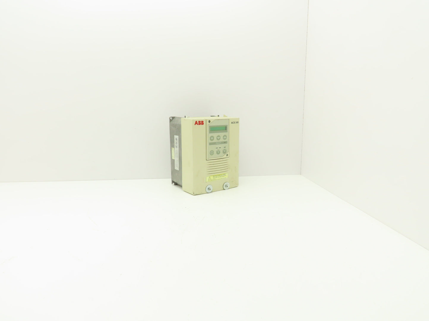 ABB ACS300 ACS311-1P6-3 Inverter Drive 480VAC 3PH 2.5A 0-500Hz