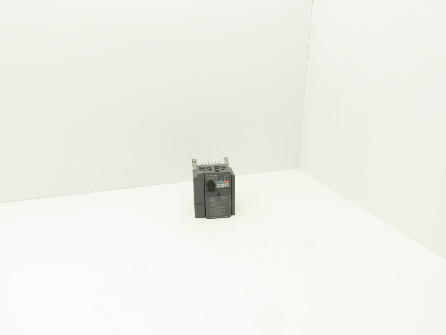 Mitsubishi Electric FR-D740-012-NA AC Drive Inverter VFD 3PH .2-400Hz 480V 1.2A