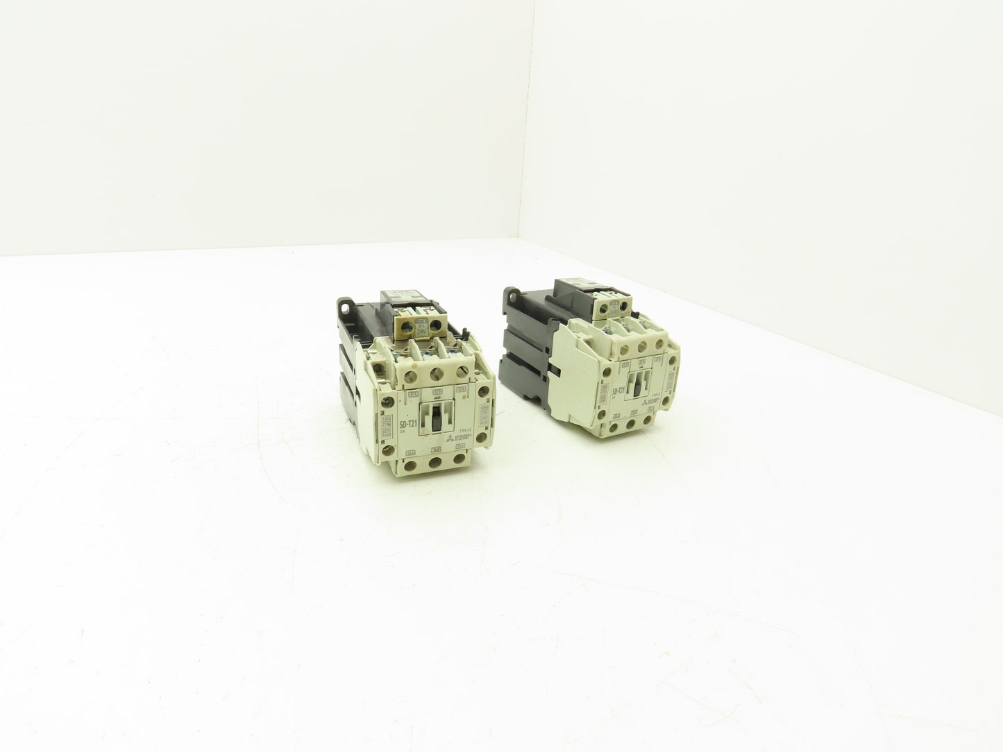 Mitsubishi SD-T21 SA Contactor 10HP 20A UT-SA21 Surge Suppressor 24V Lot of 2