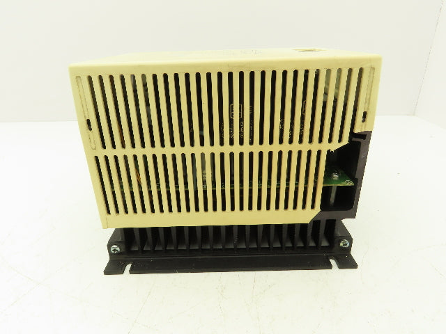 Lenze 8105 E.4G.12 8100 Inverter Drive 240VAC 7A 0-200Hz Output