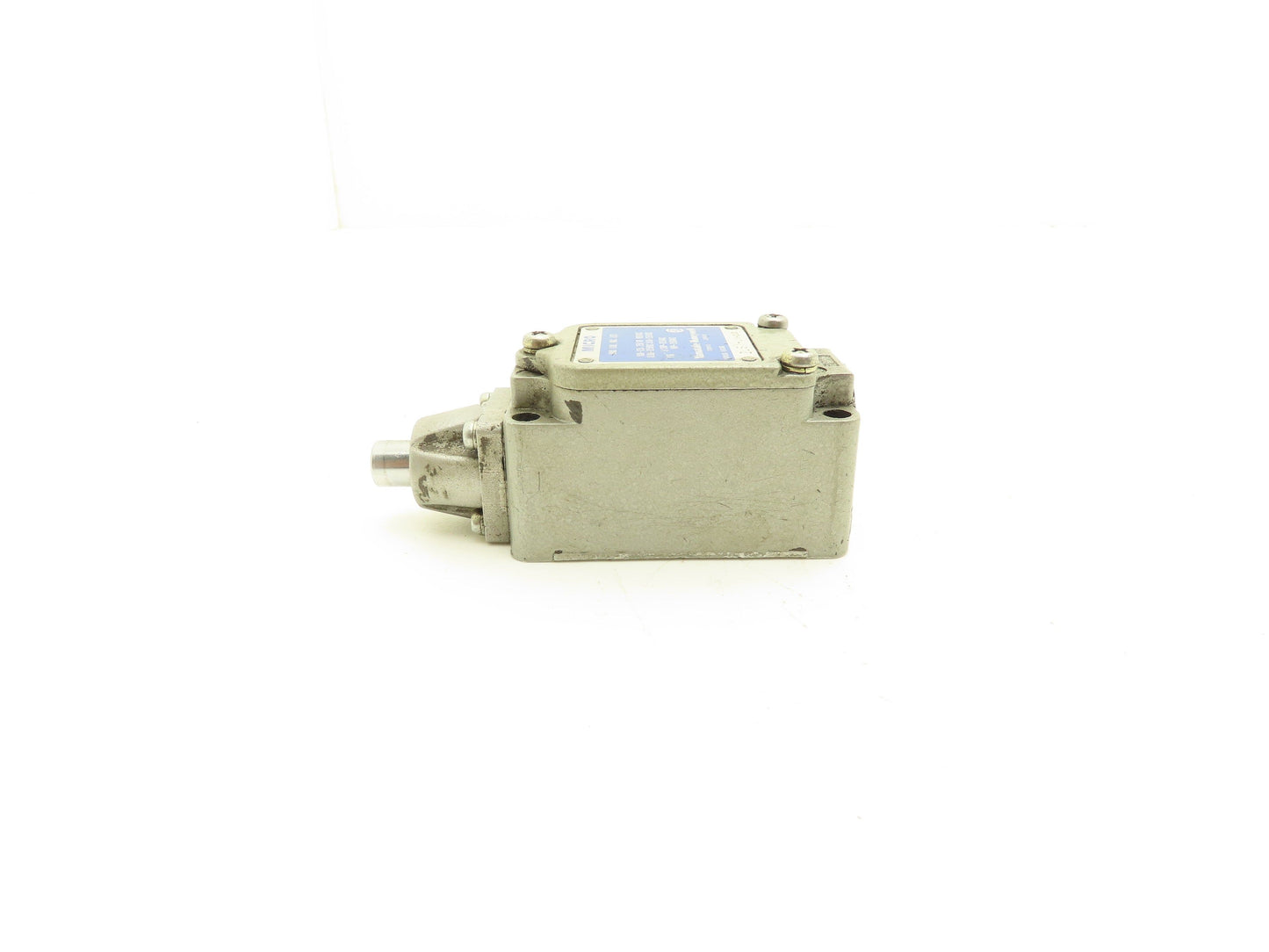 Yamatake Honeywell 2LS1-J Micro Limit Switch Plunger Type 10A 480V