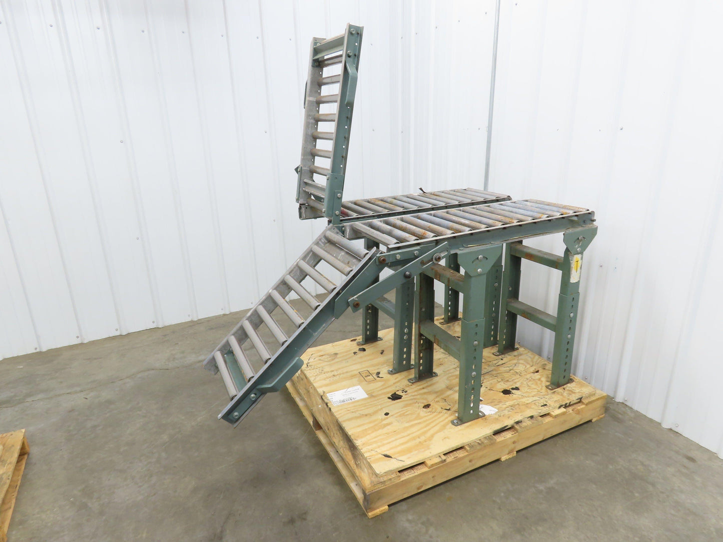 Hytrol 15"x 1-3/8" Gravity Roller Conveyor 53" Walk-Thru Gate Set 11' 5"L