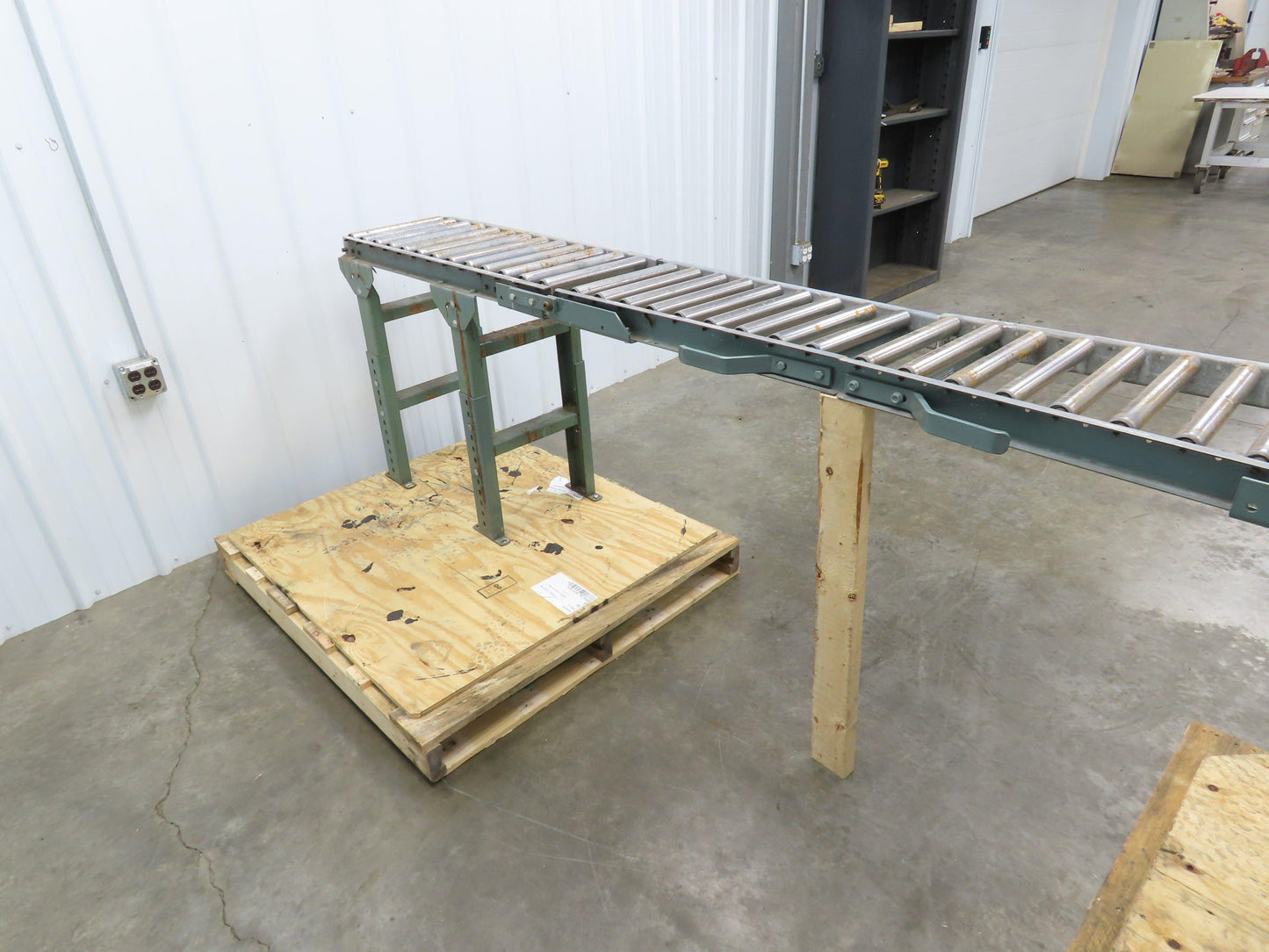 Hytrol 15"x 1-3/8" Gravity Roller Conveyor 53" Walk-Thru Gate Set 11' 5"L