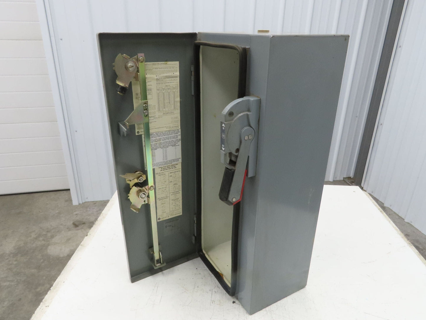 Allen Bradley 512 Combination Motor Starter 30A Disconnect 600V 3Ph Empty
