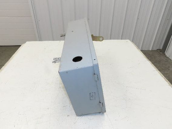 Cutler Hammer Fusible Busway Disconnect Switch Bus Plug 30A 600VAC 3PH 3W