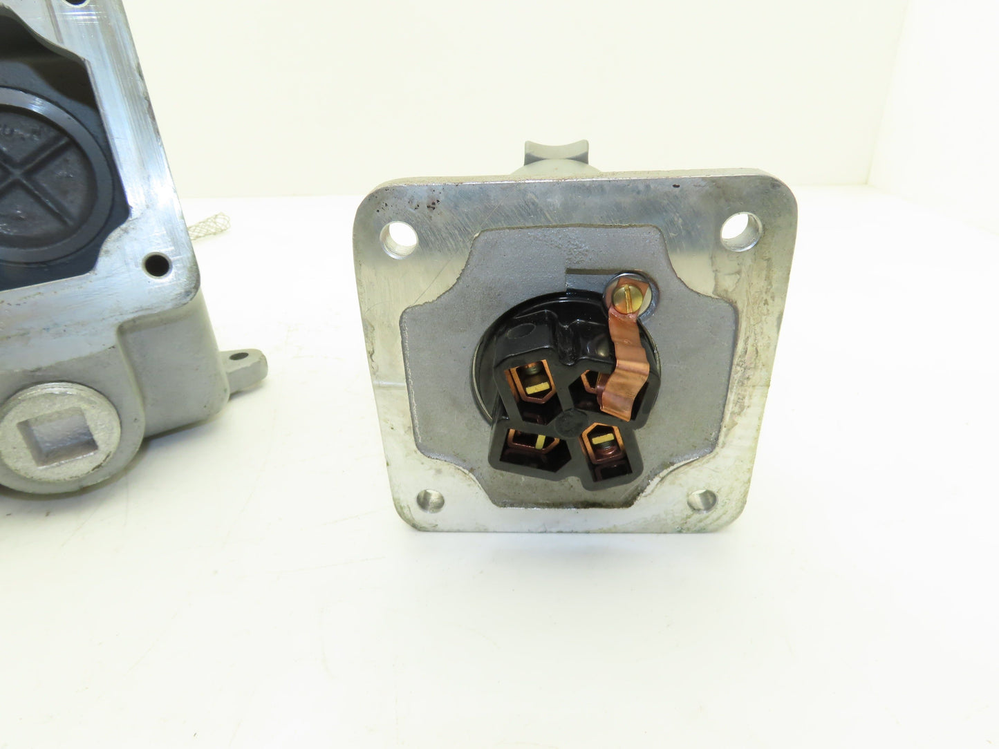 Appleton CESD-6034 Explosion-Proof Locking Receptacle 30/60A 240/480V 3PH 3W 4P