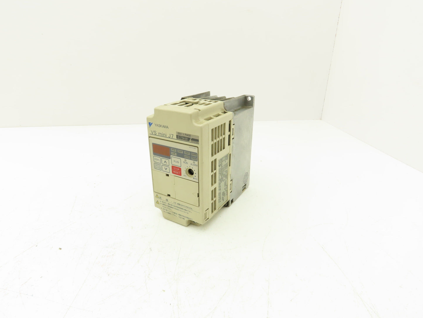 Yaskawa CIMR-J7AA20P7 Variable Frequency AC Drive 230VAC 3PH 400Hz 5A 1.9kVA