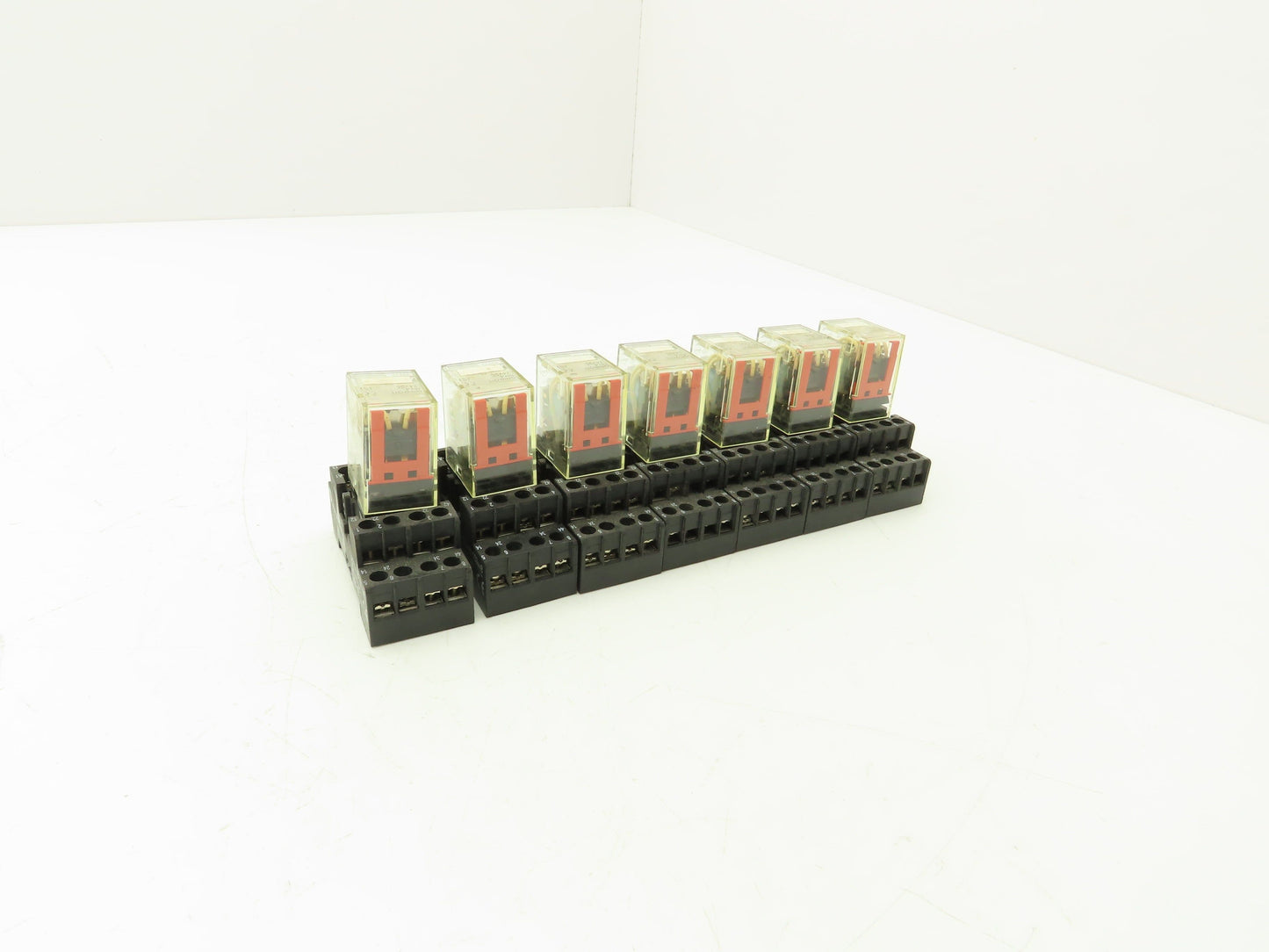 Omron MY4 21Y2Y1 Relay 24VDC Coil 250VAC/30VDC 5A | A-B 700-HN Base | Lot of 7