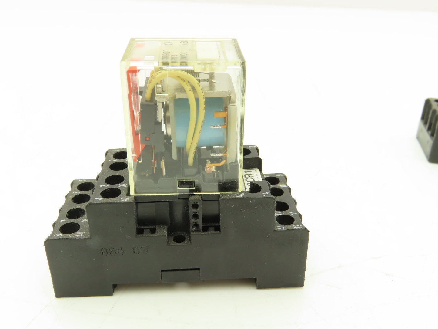Omron MY4 21Y2Y1 Relay 24VDC Coil 250VAC/30VDC 5A | A-B 700-HN Base | Lot of 7