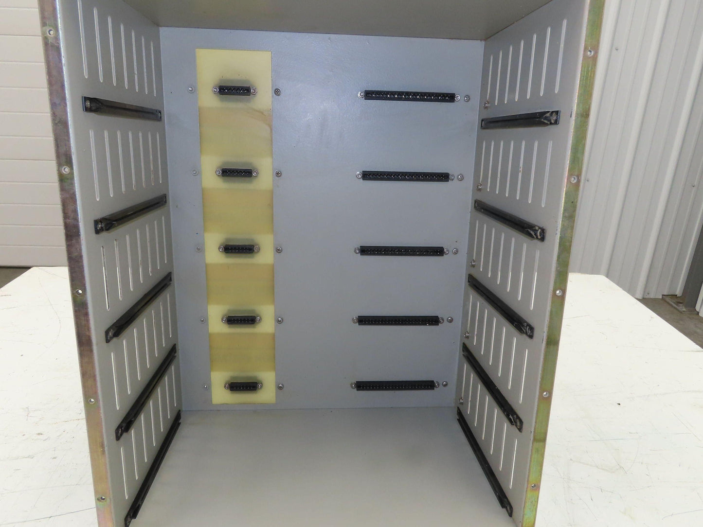 Glassman CAB-ESA-FX-01 High Voltage 5-Slot Card Rack PLC Chassis Cabinet