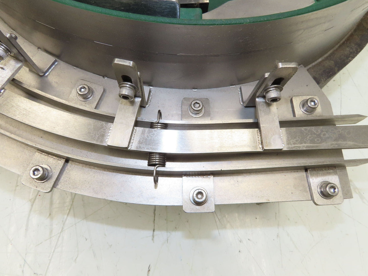 Piezo Vibratory Feeder Bowl For 390mm Base Small Parts Sorter Metal Spring